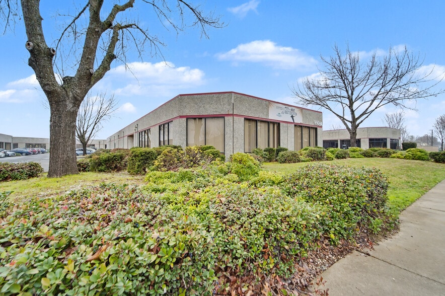 990 Klamath Ln, Yuba City, CA for lease - Building Photo - Image 3 of 6