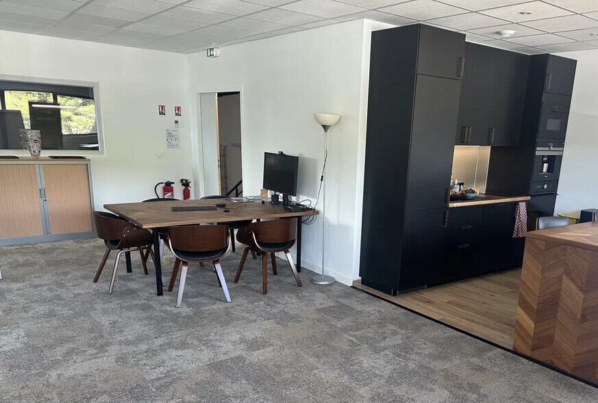 Flex dans La Ciotat à louer - Photo du bâtiment - Image 2 de 10