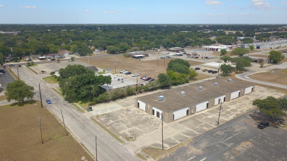 2002 Commerce St, Victoria, TX for sale - Building Photo - Image 1 of 34