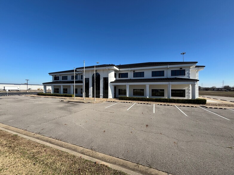 7501 Jenny Lind Rd, Fort Smith, AR à vendre - Photo du bâtiment - Image 2 de 19