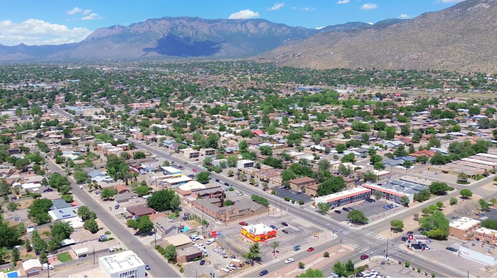 2130-2301 Chelwood Park Blvd NE, Albuquerque, NM à louer Aérien- Image 1 de 14