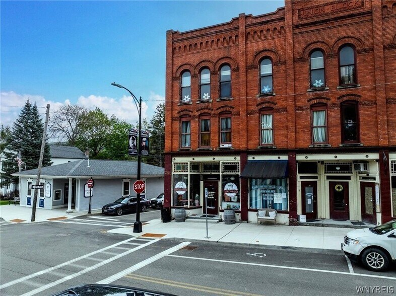 27 Shethar St, Hammondsport, NY à vendre - Photo du bâtiment - Image 1 de 17