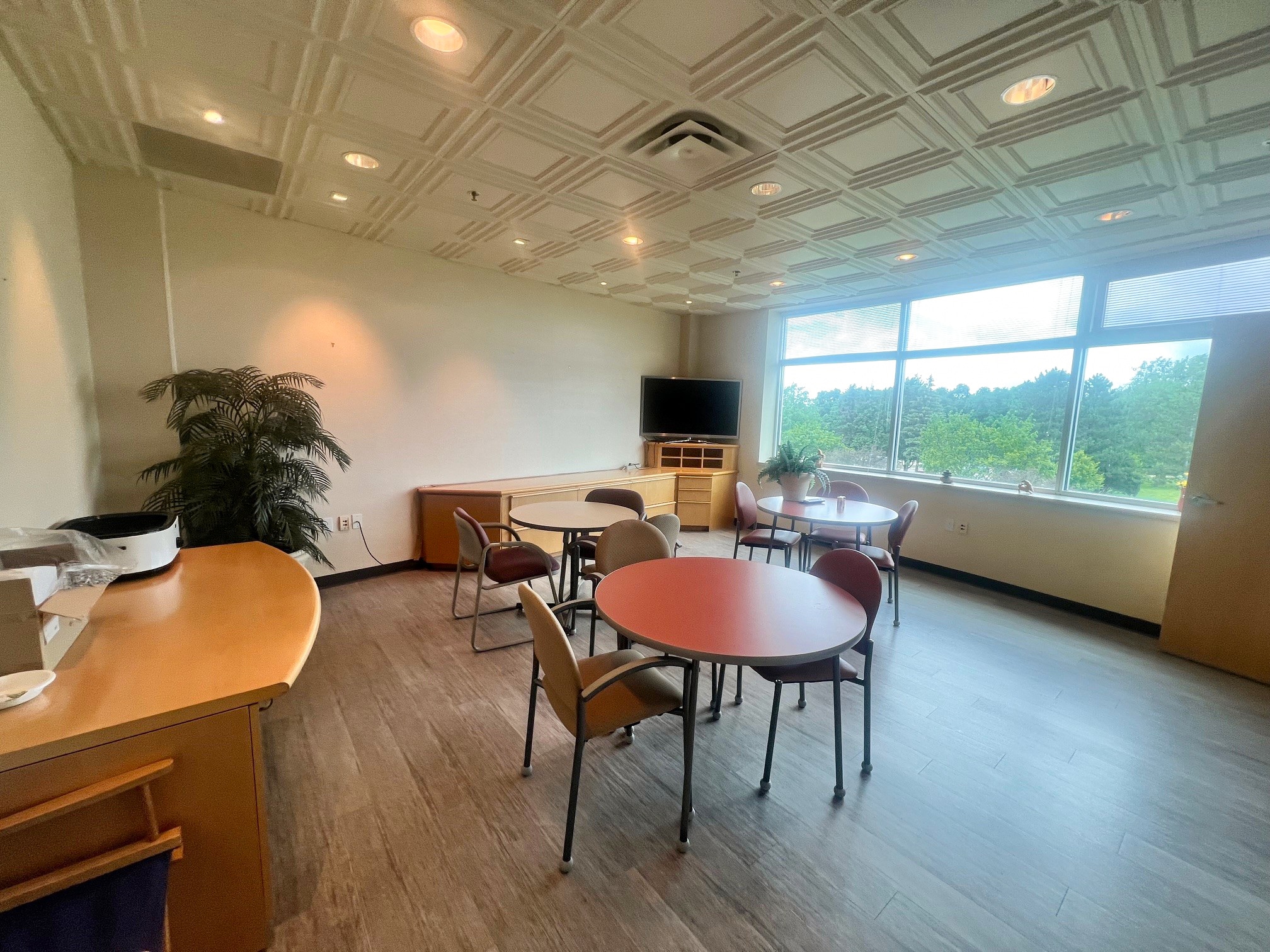 401 Charmany Dr, Madison, WI à louer Photo intérieure- Image 1 de 8