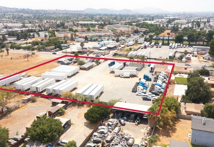 2223-2225 S Gardena St, San Bernardino, CA à louer - Photo du bâtiment - Image 2 de 3