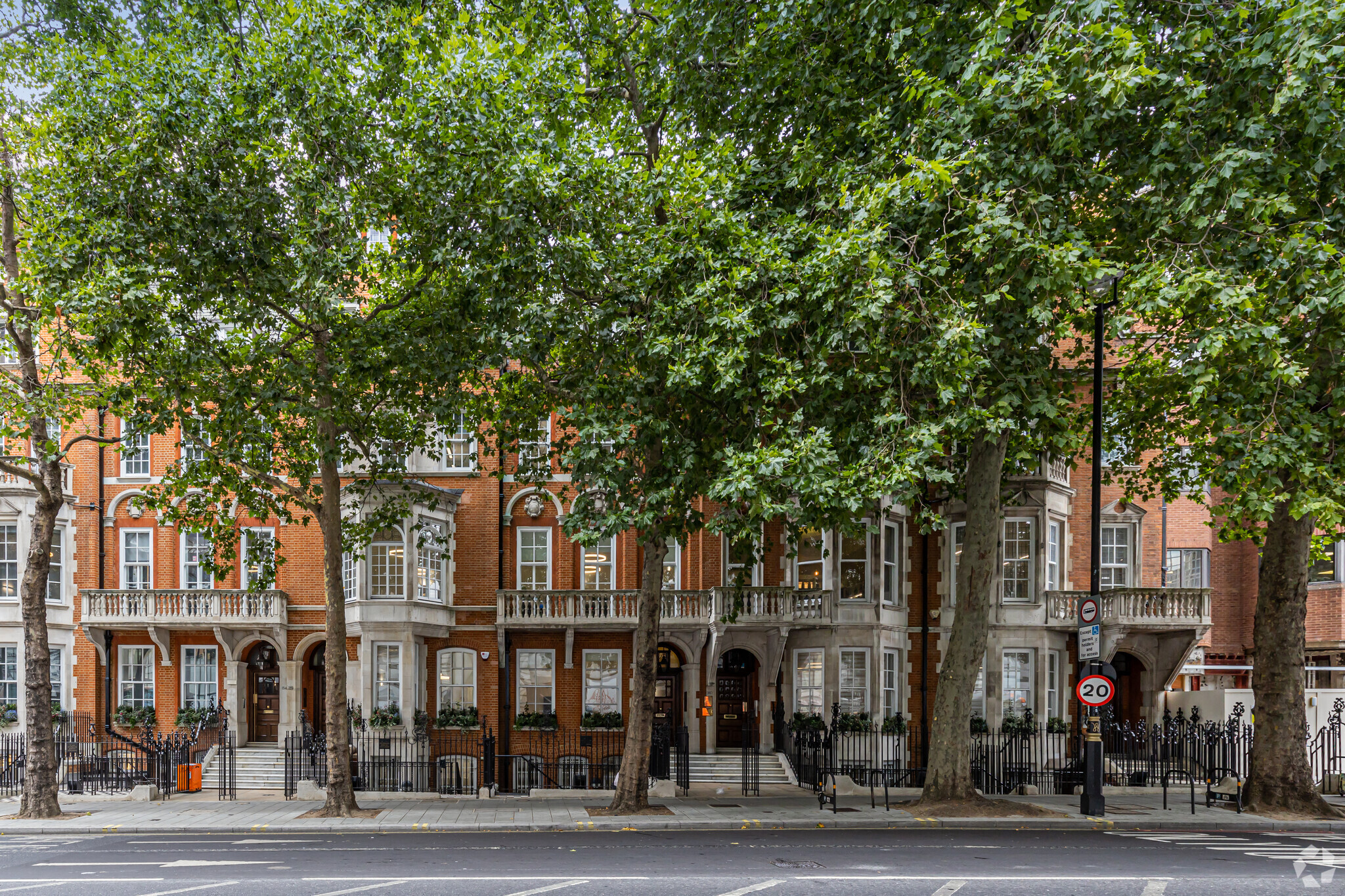 130-132 Buckingham Palace Rd, London à louer Photo principale- Image 1 de 5