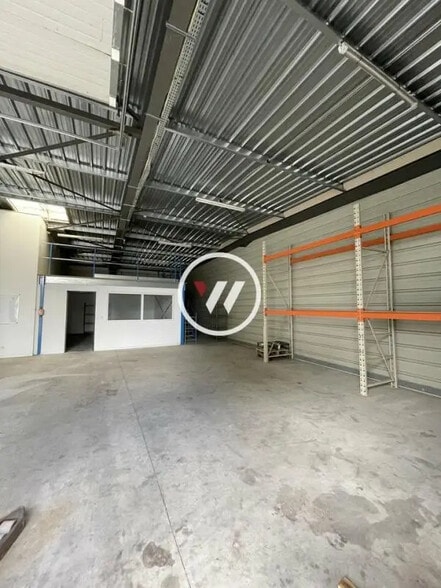 Flex in Roquefort-la-Bédoule for lease - Interior Photo - Image 3 of 9