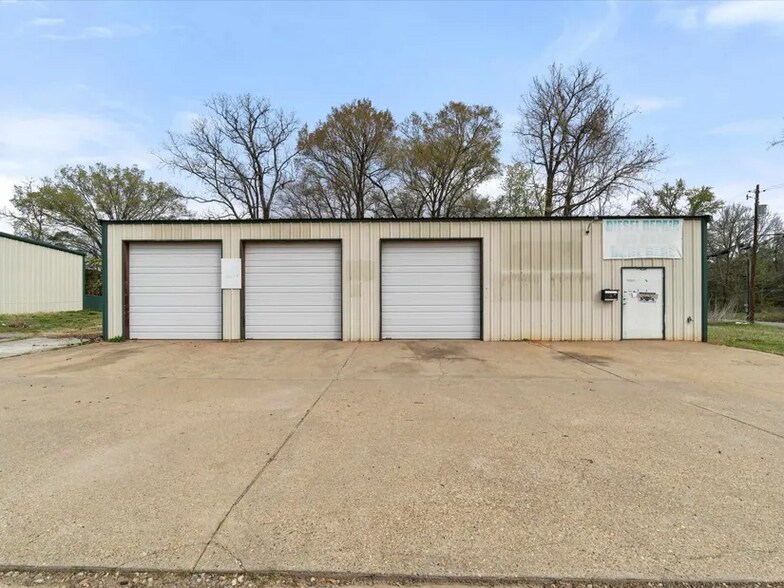 420 E Scott St, Gilmer, TX à vendre - Photo du bâtiment - Image 2 de 17