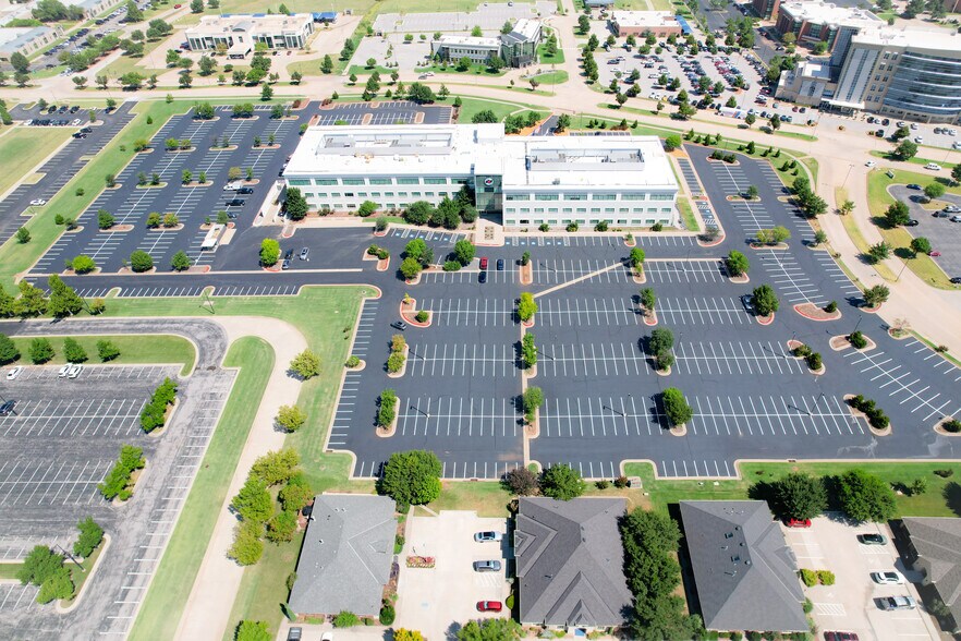 3100 Quail Springs Pky, Oklahoma City, OK à louer - Photo du bâtiment - Image 2 de 5