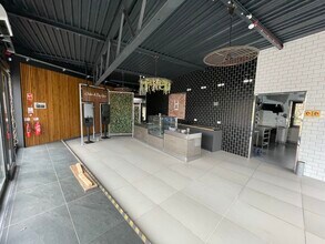 Waterloo Rd, Huddersfield for lease Interior Photo- Image 1 of 2