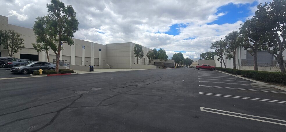 1477 E Cedar St, Ontario, CA for lease - Building Photo - Image 2 of 24