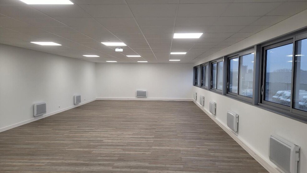 Industrial in Rouen for lease - Interior Photo - Image 3 of 5