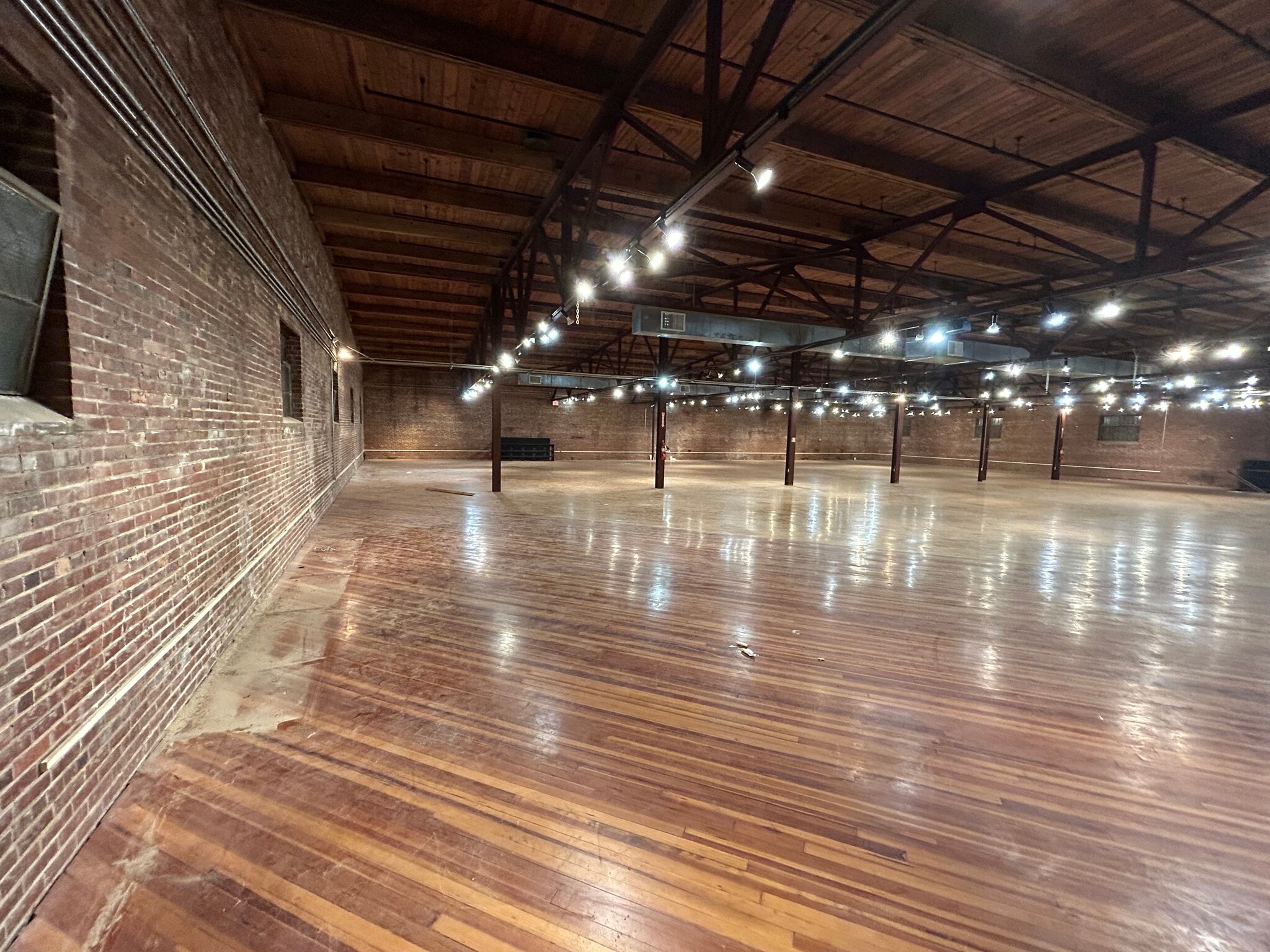 208 N Elm St, High Point, NC à vendre Photo du bâtiment- Image 1 de 2