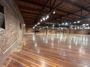 208 N Elm St, High Point, NC à vendre Photo du bâtiment- Image 1 de 2