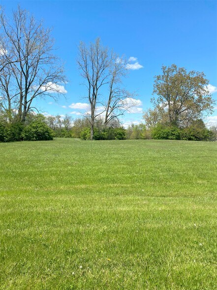 3200 Block of S Meeker, Muncie, IN à vendre - Photo du bâtiment - Image 2 de 11