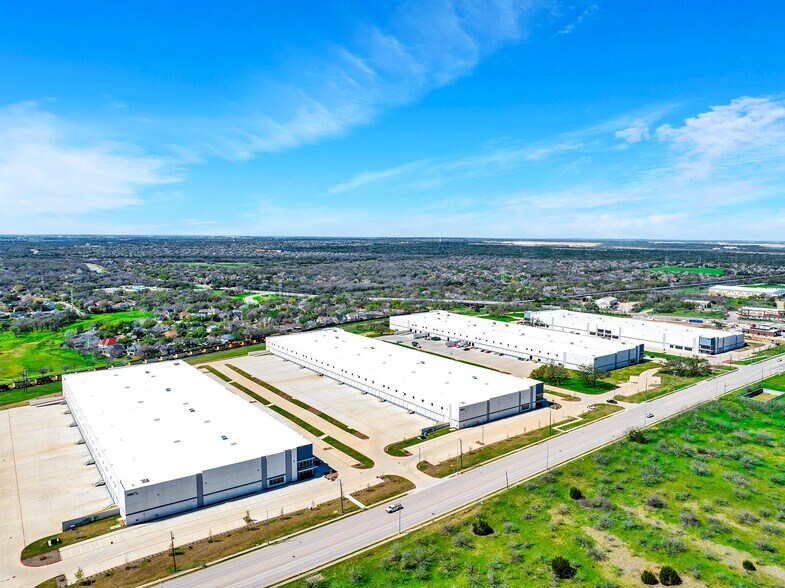 2100 Chisholm Trail Rd, Round Rock, TX à louer - Photo du bâtiment - Image 3 de 14