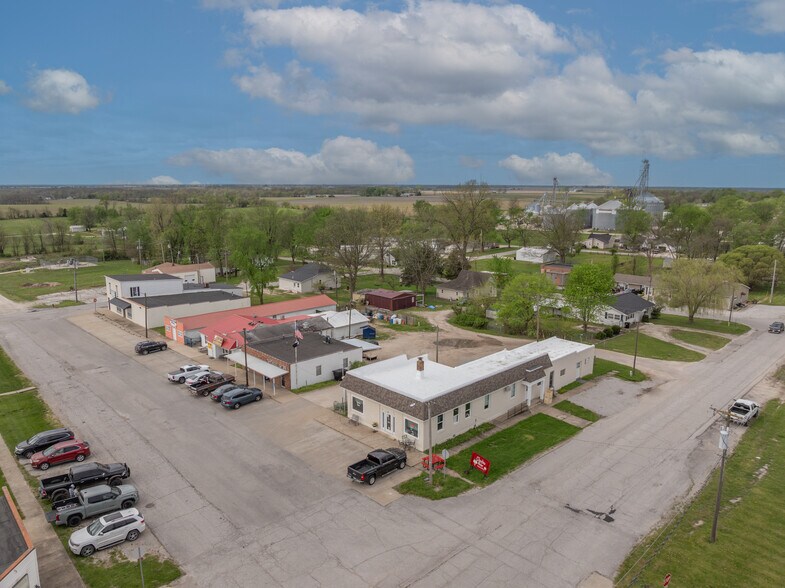 220 W Lincoln St, Hawk Point, MO à vendre - Photo du bâtiment - Image 2 de 31
