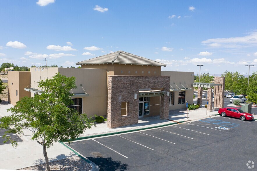 8850 Holly St NE, Albuquerque, NM à louer - Photo du bâtiment - Image 2 de 42