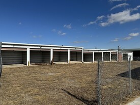 1290 Eastgate Storage Units for Lease - Hangar d’avions