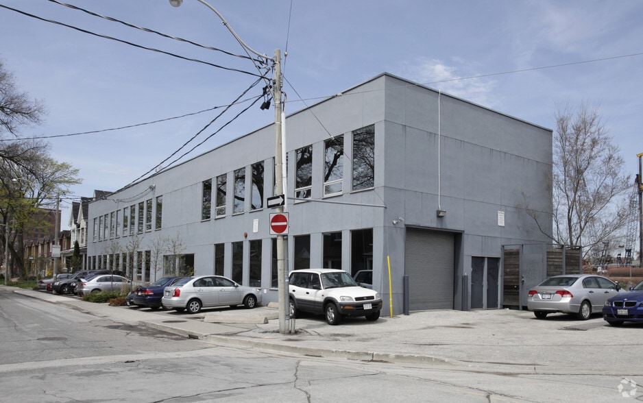 18 Hook Ave, Toronto, ON à louer - Photo du bâtiment - Image 3 de 5
