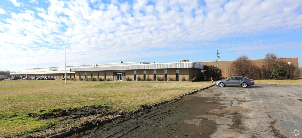 2727 Tucker St, Burlington, NC for lease - Primary Photo - Image 1 of 10