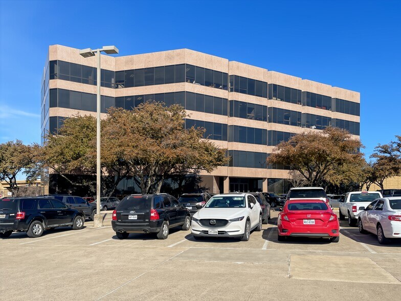 1600 Airport Fwy, Bedford, TX à louer - Photo du bâtiment - Image 3 de 13