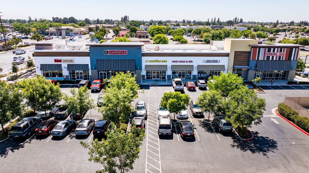 1174 W Henderson Ave, Porterville, CA à vendre - Photo du bâtiment - Image 2 de 13