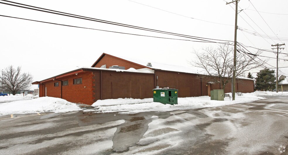 20224 Eureka Rd, Taylor, MI à vendre - Photo du bâtiment - Image 2 de 2