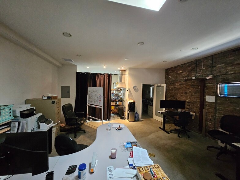 6524 8th Ave, Los Angeles, CA for lease - Lobby - Image 3 of 17