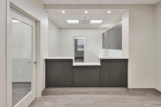 3333 N Calvert St, Baltimore, MD for lease Interior Photo- Image 2 of 6