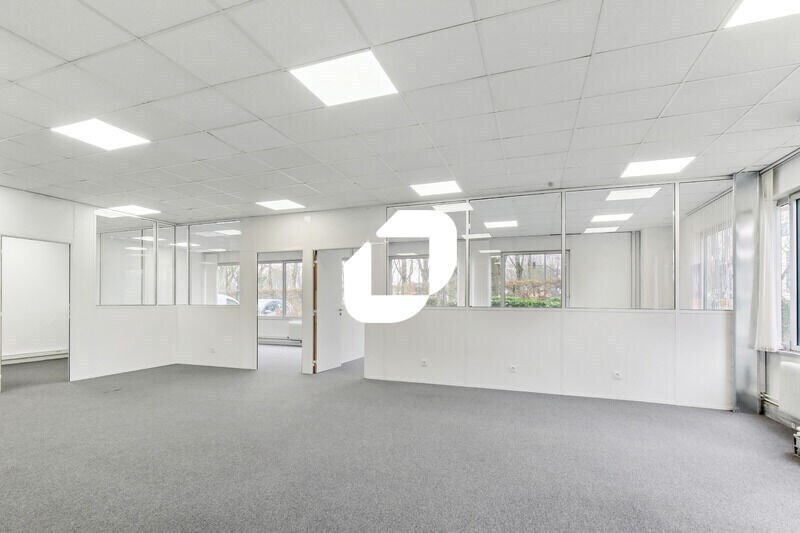 Rue Des Vanesses, Villepinte for lease - Interior Photo - Image 3 of 13