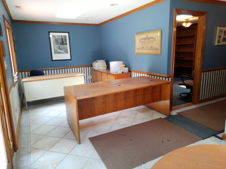 10 Shoshone Dr, Carmel, IN à louer - Photo du bâtiment - Image 2 de 13