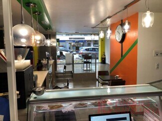 Plus de détails pour Multi-résidentiel à vendre