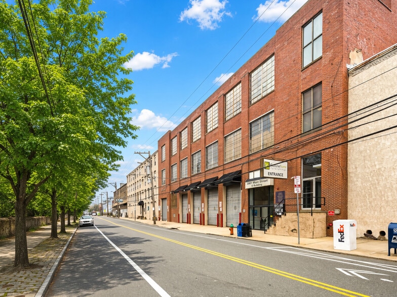 3901 Main St, Philadelphia, PA for lease - Building Photo - Image 2 of 34