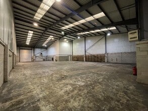 Galveston Grv, Stoke On Trent for lease Interior Photo- Image 2 of 2