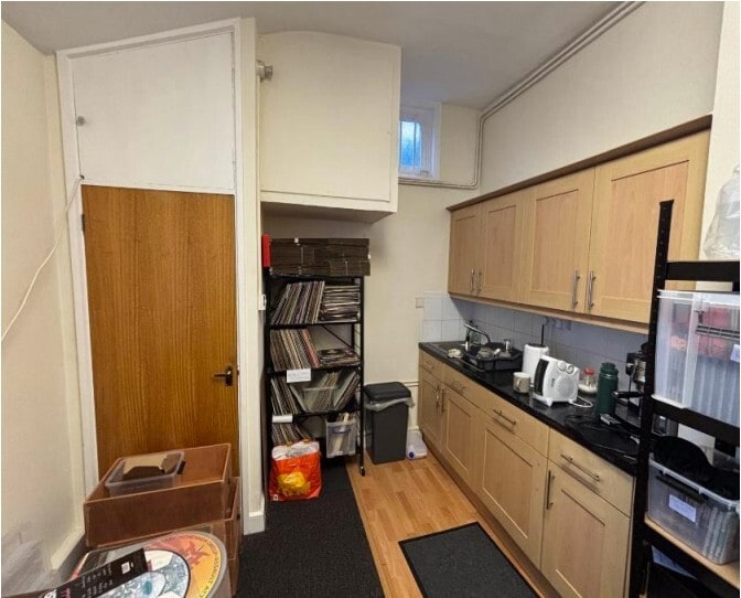 38 Croydon Rd, Caterham for sale - Interior Photo - Image 3 of 4