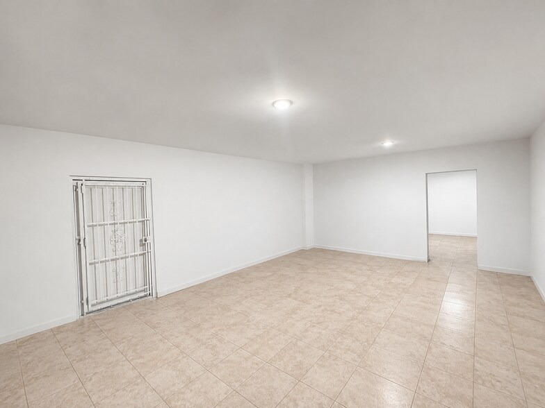 2340 SW 8th St, Miami, FL à louer - Photo du bâtiment - Image 2 de 10