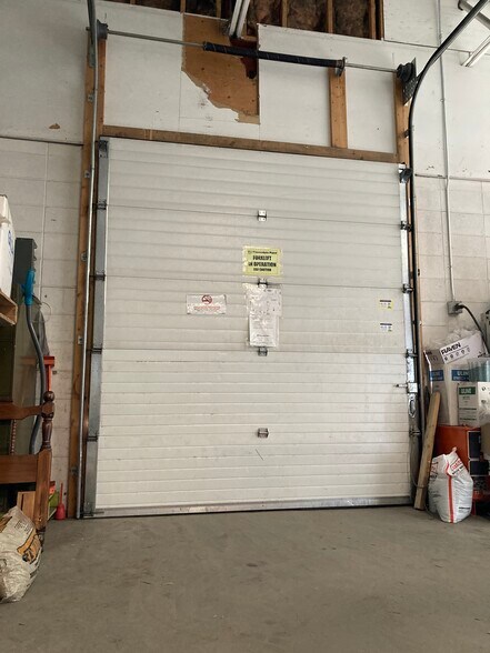 15840 111 NW ave, Edmonton, AB à vendre - Photo du bâtiment - Image 2 de 7