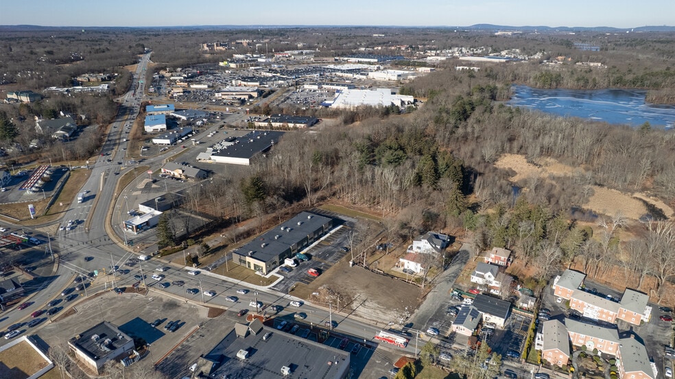 627 Pleasant St, Brockton, MA à louer - Photo du bâtiment - Image 3 de 14