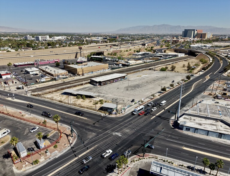 1414 Industrial Rd, Las Vegas, NV à vendre - Photo du bâtiment - Image 3 de 8