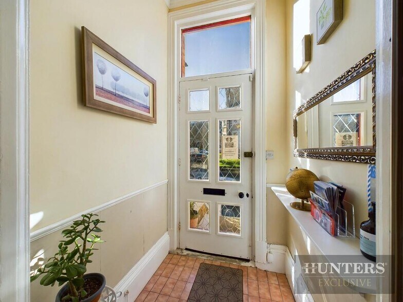 32 West St, Scarborough à vendre - Photo du bâtiment - Image 3 de 98