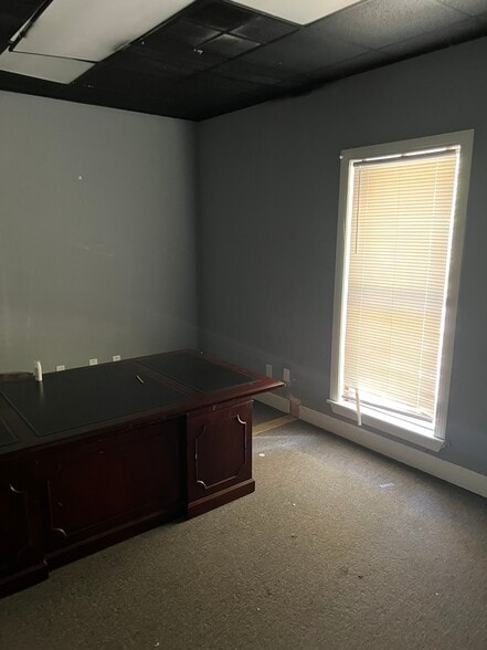 2010 Old Montgomery Hwy, Birmingham, AL à louer - Photo du bâtiment - Image 3 de 12