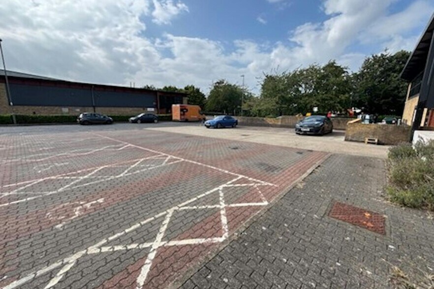 Grafton Way, Basingstoke à louer - Photo du bâtiment - Image 3 de 3