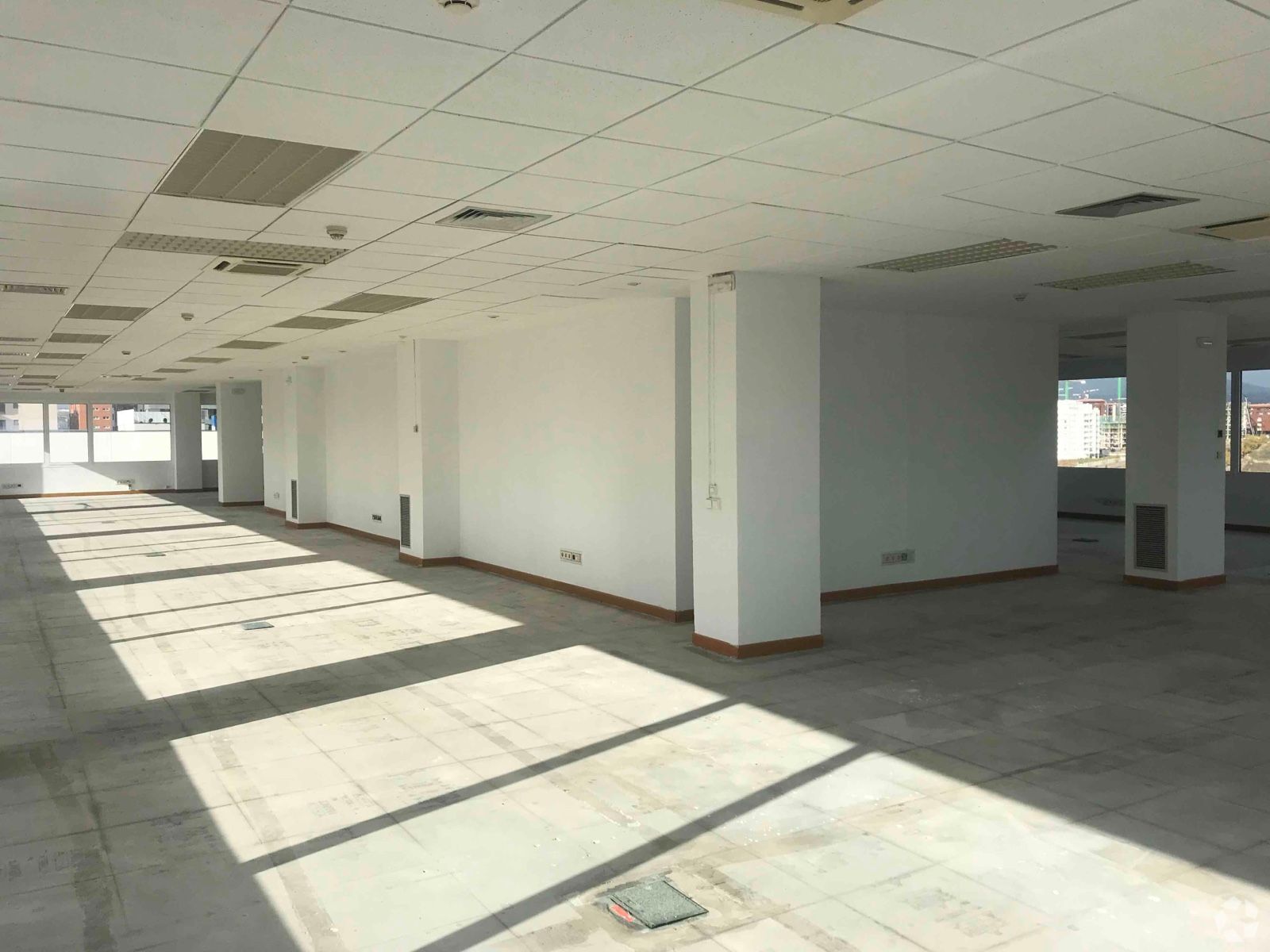 Office in Tres Cantos, Madrid for lease Interior Photo- Image 1 of 13