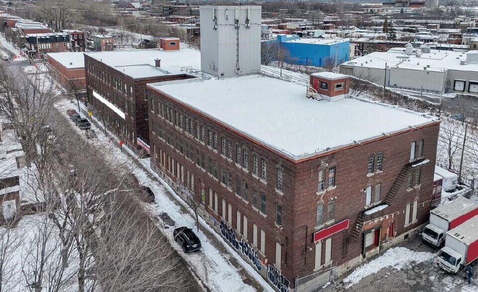 2660-2712 Rue Mullins, Montréal, QC for lease - Primary Photo - Image 2 of 2