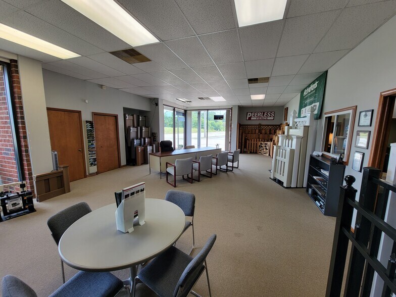 34W401 Roosevelt, Geneva, IL à vendre - Photo du bâtiment - Image 2 de 12