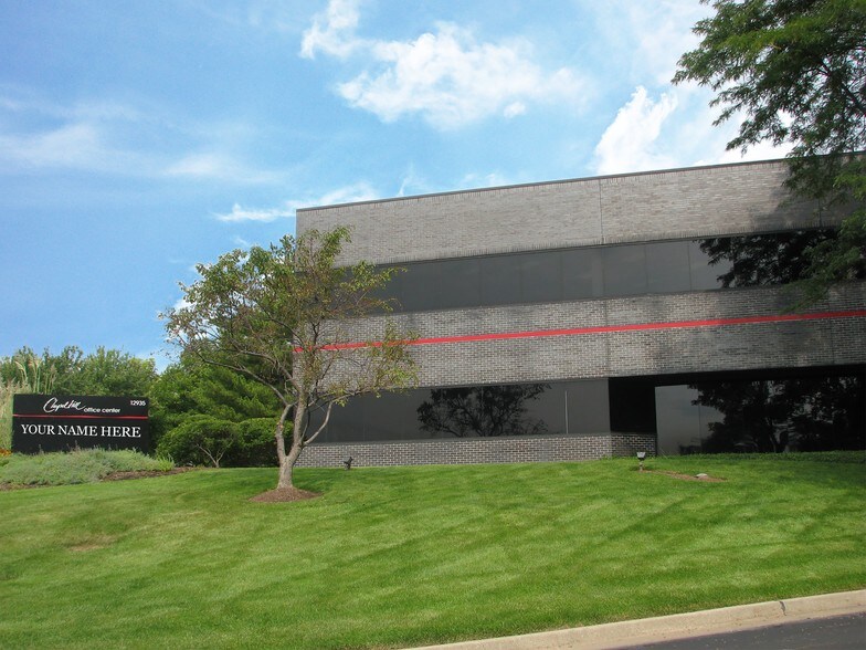 12935 N Outer Forty Rd, Saint Louis, MO à louer - Photo du bâtiment - Image 3 de 11