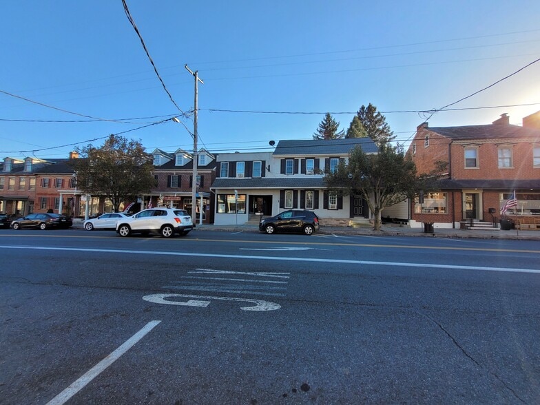 68 E Main St, Mount Joy, PA for lease - Building Photo - Image 2 of 9
