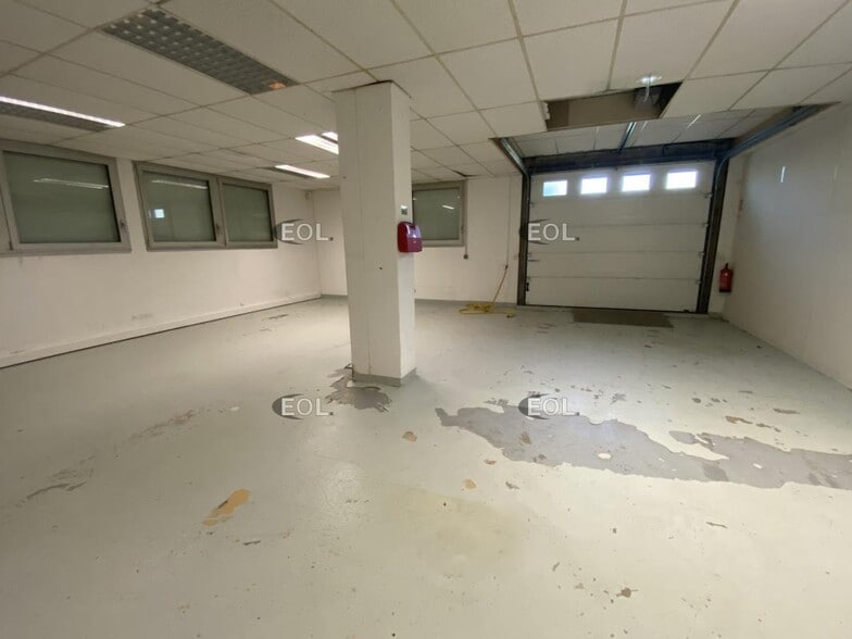 Flex in Épinay-sur-Orge for lease - Interior Photo - Image 2 of 3