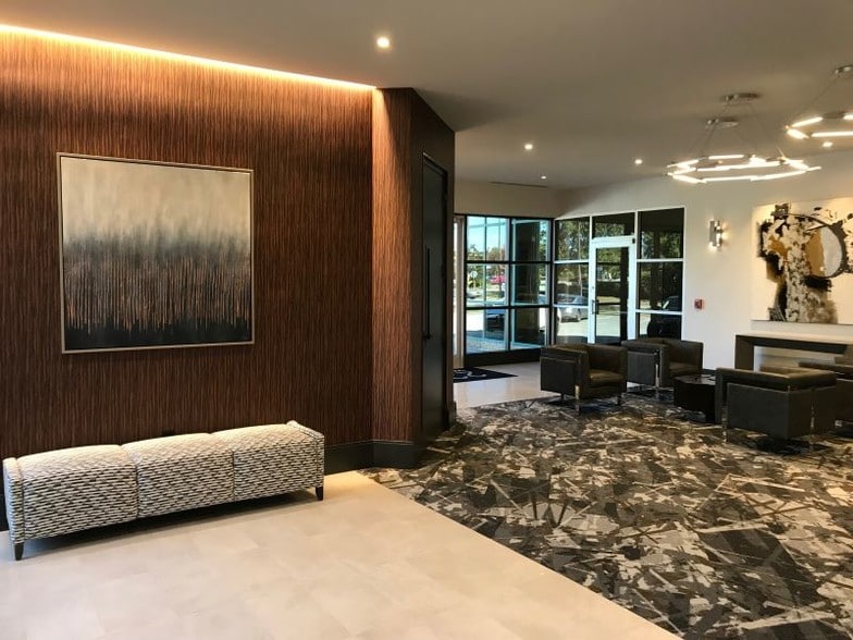 2275 Vanstory St, Greensboro, NC for lease - Interior Photo - Image 2 of 5