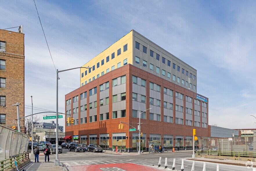3651 Bruckner Blvd, Bronx, NY for lease - Building Photo - Image 2 of 8